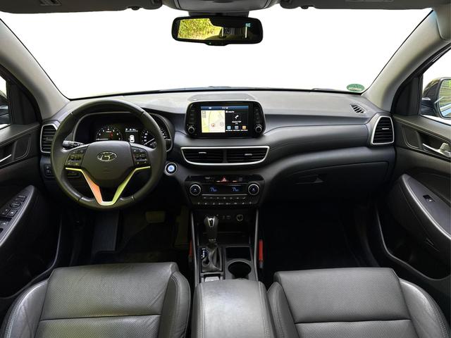 Hyundai / TUCSON / Schwarz / / / Tucson 1.6 Premium *4WD*360°*E-HECK*LED*NAVI*