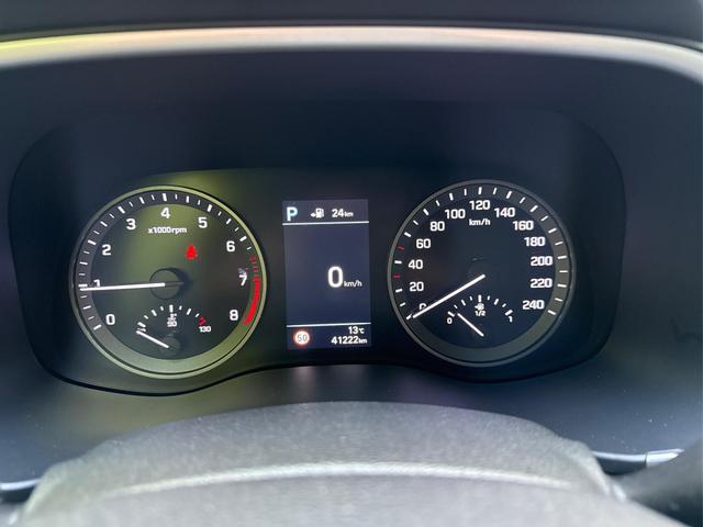 Hyundai / TUCSON / Schwarz / / / Tucson 1.6 Premium *4WD*360°*E-HECK*LED*NAVI*