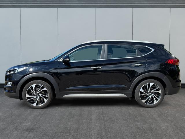 Hyundai / TUCSON / Schwarz / / / Tucson 1.6 Premium *4WD*360°*E-HECK*LED*NAVI*