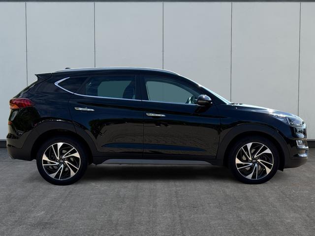 Hyundai / TUCSON / Schwarz / / / Tucson 1.6 Premium *4WD*360°*E-HECK*LED*NAVI*