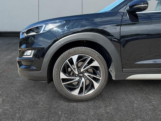 Hyundai / TUCSON / Schwarz / / / Tucson 1.6 Premium *4WD*360°*E-HECK*LED*NAVI*