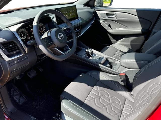 Nissan / Qashqai / Rot / / / FACELIFT+360°KAMERA+ACC+PDC+EL. HECKKL. 