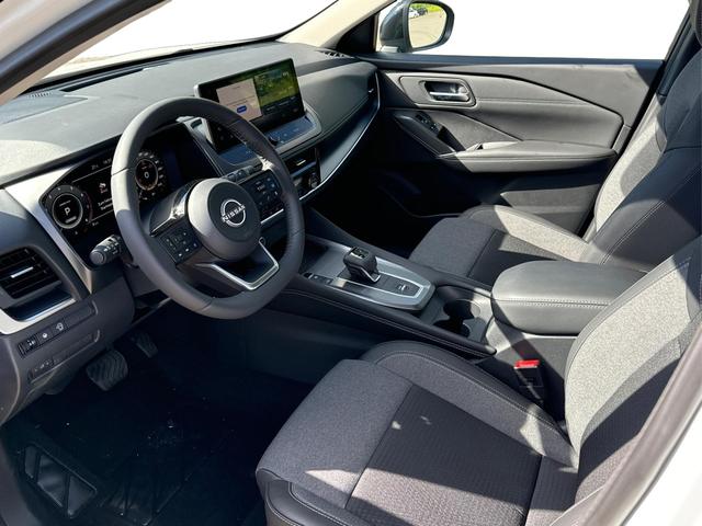 Nissan / Qashqai / Weiß / / / FACELIFT+KAMERA+ACC+PDC+SHZ+LED 