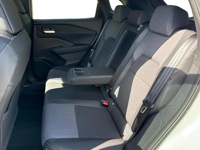 Nissan / Qashqai / Weiß / / / FACELIFT+KAMERA+ACC+PDC+SHZ+LED 