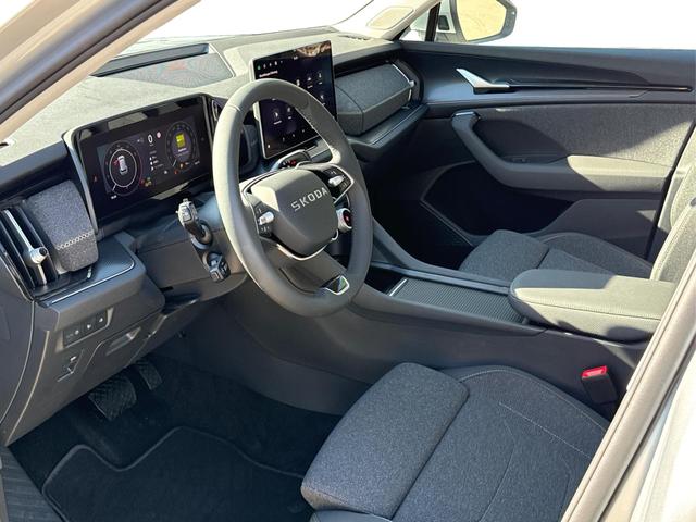 Skoda / Kodiaq / Silber / / / DSG+7 SITZE+AHK+EL. HECKKL.+NAVI+19'' ALU+ACC+KAMERA