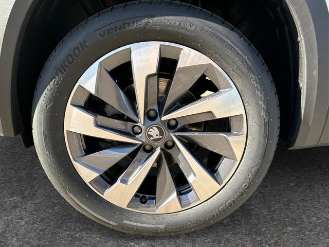 Skoda / Kodiaq / Silber / / / DSG+7 SITZE+AHK+EL. HECKKL.+NAVI+19'' ALU+ACC+KAMERA