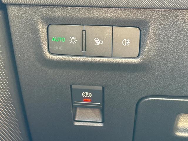 Skoda / Kodiaq / Silber / / / DSG+7 SITZE+AHK+EL. HECKKL.+NAVI+19'' ALU+ACC+KAMERA