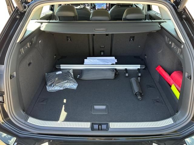 Volkswagen / Passat Variant / Schwarz / / / DSG+AHK+NAVI+MATRIX+MASSAGE+ACC+KAMERA