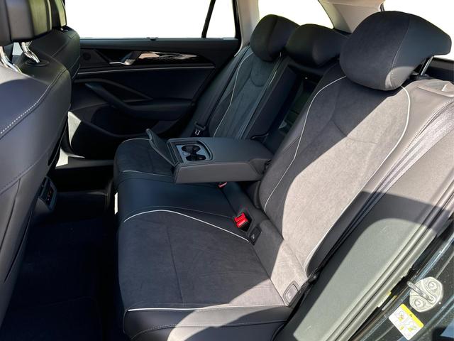 Volkswagen / Passat Variant / Schwarz / / / DSG+AHK+NAVI+MATRIX+MASSAGE+ACC+KAMERA