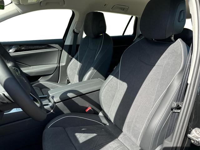 Volkswagen / Passat Variant / Schwarz / / / DSG+AHK+NAVI+MATRIX+MASSAGE+ACC+KAMERA