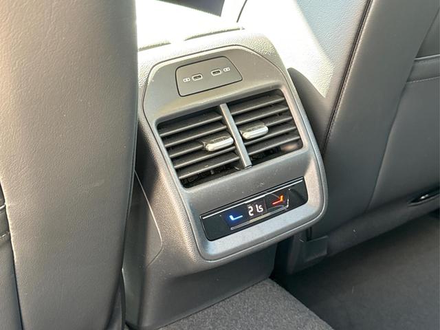 Volkswagen / Passat Variant / Schwarz / / / DSG+AHK+NAVI+MATRIX+MASSAGE+ACC+KAMERA