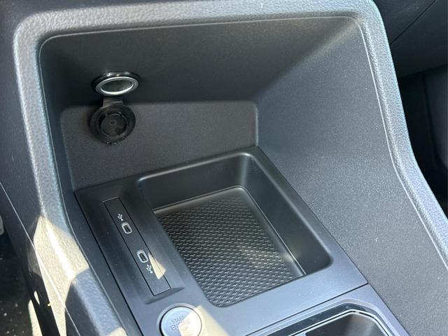 Volkswagen / Caddy / / / / LANE ASSIST+CAM+SHZ+KLIMA+GJR+GRA