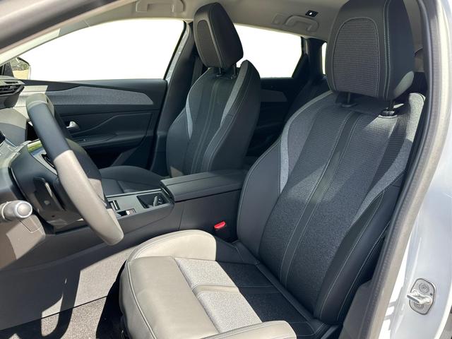 Peugeot / 308 SW / Weiß / / / EAT8+SHZ+AGR+KAMERA+ACC+KLIMA+LED+PDC+17 ALU