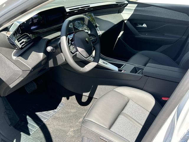 Peugeot / 308 SW / Weiß / / / EAT8+SHZ+AGR+KAMERA+ACC+KLIMA+LED+PDC+17 ALU