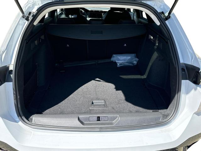 Peugeot / 308 SW / Weiß / / / EAT8+SHZ+AGR+KAMERA+ACC+KLIMA+LED+PDC+17 ALU