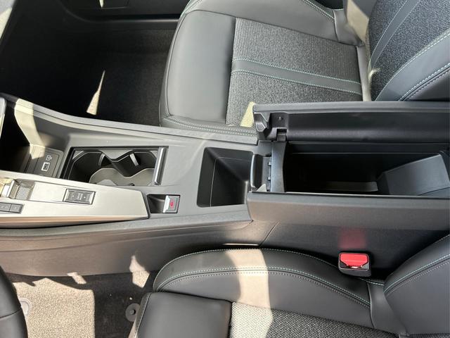 Peugeot / 308 SW / Weiß / / / EAT8+SHZ+AGR+KAMERA+ACC+KLIMA+LED+PDC+17 ALU