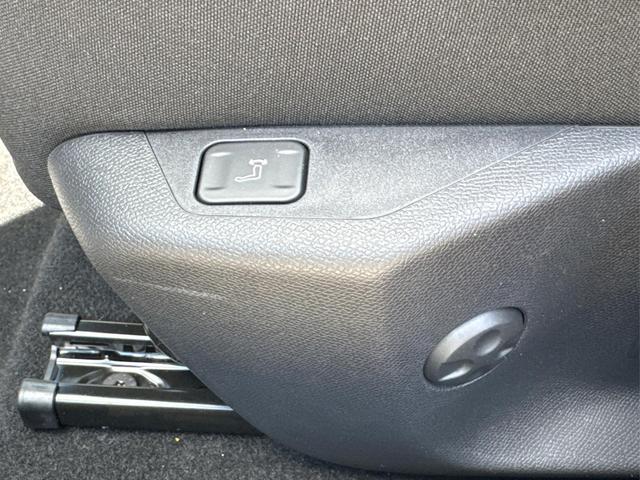 Peugeot / 308 SW / Weiß / / / EAT8+SHZ+AGR+KAMERA+ACC+KLIMA+LED+PDC+17 ALU