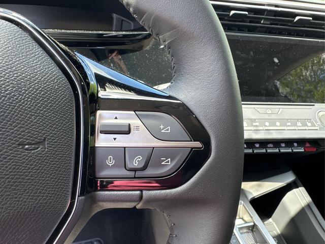 Peugeot / 308 SW / Weiß / / / EAT8+SHZ+AGR+KAMERA+ACC+KLIMA+LED+PDC+17 ALU