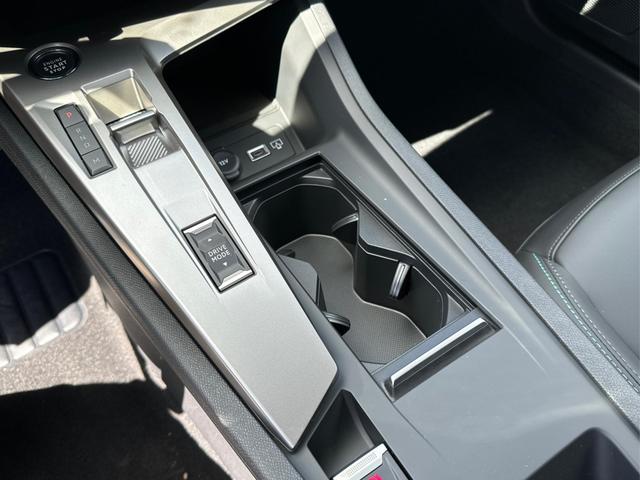 Peugeot / 308 SW / Weiß / / / EAT8+SHZ+AGR+KAMERA+ACC+KLIMA+LED+PDC+17 ALU
