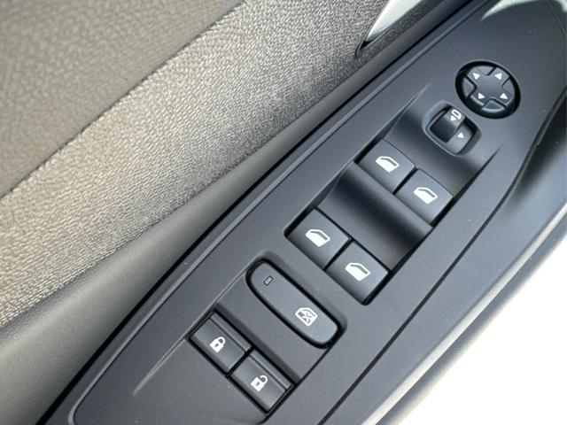 Peugeot / 308 SW / Weiß / / / EAT8+SHZ+AGR+KAMERA+ACC+KLIMA+LED+PDC+17 ALU