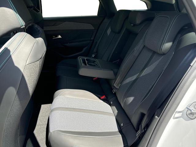 Peugeot / 308 SW / Weiß / / / EAT8+SHZ+AGR+KAMERA+ACC+KLIMA+LED+PDC+17 ALU