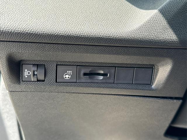 Peugeot / 308 SW / Weiß / / / EAT8+SHZ+AGR+KAMERA+ACC+KLIMA+LED+PDC+17 ALU