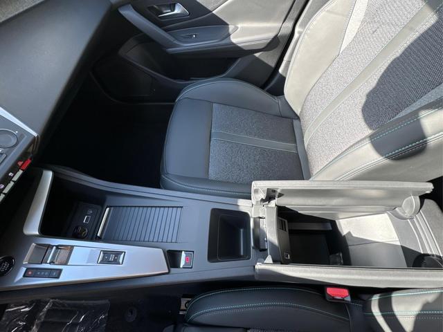 Peugeot / 308 SW / Blau / / / e-DSC6+SHZ+AGR+KAMERA+ACC+KLIMA+LED+PDC+17 ALU