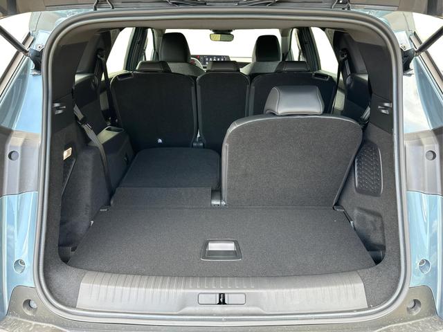 Peugeot / 5008 / Blau / / / e-DSC6+7 SITZE+KAMERA+LED+19 ALU+KLIMA+AGR, Beispielbilder, ggf. teilweise mit Sonderausstattung
