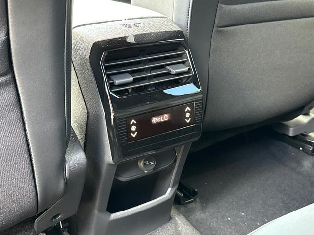 Peugeot / 5008 / Blau / / / e-DSC6+7 SITZE+KAMERA+LED+19 ALU+KLIMA+AGR, Beispielbilder, ggf. teilweise mit Sonderausstattung