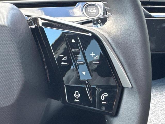 Peugeot / 5008 / Blau / / / e-DSC6+7 SITZE+KAMERA+LED+19 ALU+KLIMA+AGR, Beispielbilder, ggf. teilweise mit Sonderausstattung