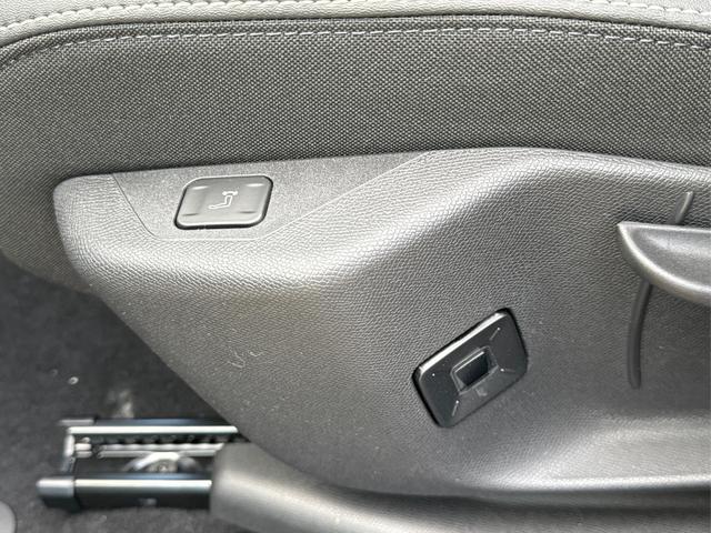 Peugeot / 5008 / Blau / / / e-DSC6+7 SITZE+KAMERA+LED+19 ALU+KLIMA+AGR, Beispielbilder, ggf. teilweise mit Sonderausstattung