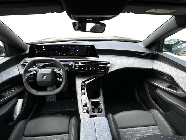 Peugeot / 5008 / Grau / / / e-DSC6+7 SITZE+NAVI+KAMERA+LED+19 ALU+KLIMA+PANORAMADISPLAY
