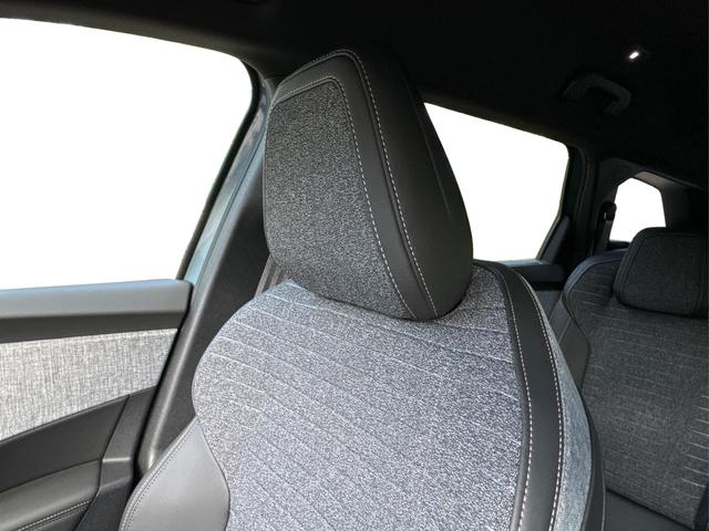 Peugeot / 5008 / Blau / / / e-DSC6+7 SITZE+KAMERA+LED+19 ALU+KLIMA+AGR, Beispielbilder, ggf. teilweise mit Sonderausstattung