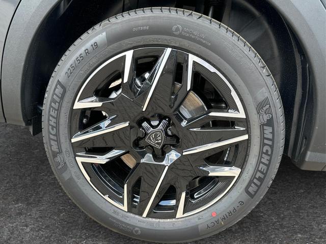Peugeot / 5008 / Grau / / / e-DSC6+7 SITZE+NAVI+KAMERA+LED+19 ALU+KLIMA+PANORAMADISPLAY