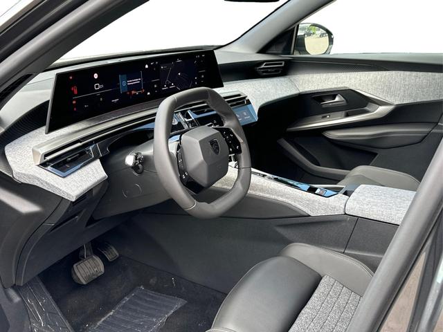 Peugeot / 5008 / Grau / / / e-DSC6+7 SITZE+NAVI+KAMERA+LED+19 ALU+KLIMA+PANORAMADISPLAY