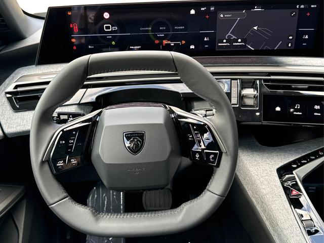 Peugeot / 5008 / Grau / / / e-DSC6+7 SITZE+NAVI+KAMERA+LED+19 ALU+KLIMA+PANORAMADISPLAY