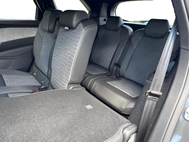 Peugeot / 5008 / Grau / / / e-DSC6+7 SITZE+NAVI+KAMERA+LED+19 ALU+KLIMA+PANORAMADISPLAY