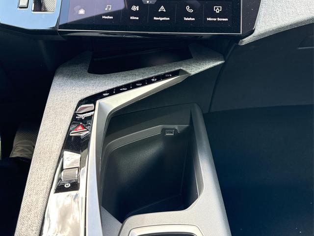 Peugeot / 5008 / Grau / / / e-DSC6+7 SITZE+NAVI+KAMERA+LED+19 ALU+KLIMA+PANORAMADISPLAY