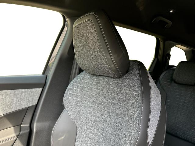 Peugeot / 5008 / Grau / / / e-DSC6+7 SITZE+NAVI+KAMERA+LED+19 ALU+KLIMA+PANORAMADISPLAY