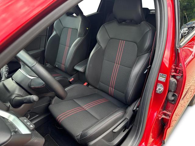 Renault / Clio / Rot / / / Clio R.S. Line *NAVI*SHZ*LED*KAMERA*