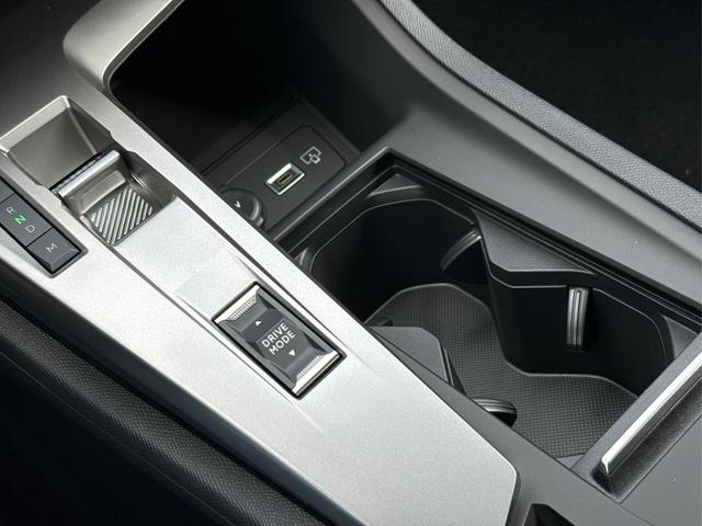 Peugeot / 308 SW / Blau / / / EAT8+SHZ+AGR+KAMERA+ACC+KLIMA+LED+PDC+17 ALU