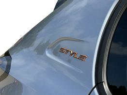 Peugeot 208 Allure e-DSC6+SHZ+LED+TEMPOMAT+PDC+KLIMA+16" ALU 