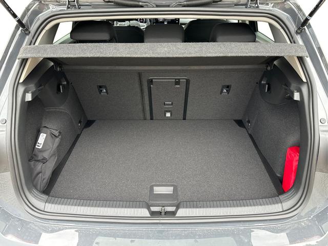 Volkswagen / Golf / Grau / / / KAMERA+ACC+LED+SHZ+KLIMA+KESSY