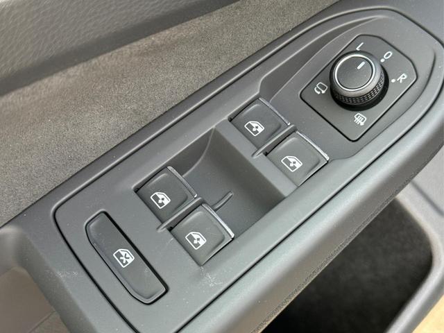Volkswagen / Golf / Grau / / / KAMERA+18 ALU+ACC+LED+SHZ+KLIMA+KESSY+ARTVELOURS