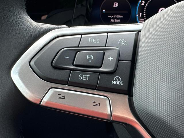 Volkswagen / Golf / Grau / / / KAMERA+18 ALU+ACC+LED+SHZ+KLIMA+KESSY+ARTVELOURS
