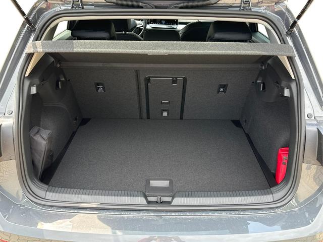 Volkswagen / Golf / Grau / / / KAMERA+18 ALU+ACC+LED+SHZ+KLIMA+KESSY+ARTVELOURS