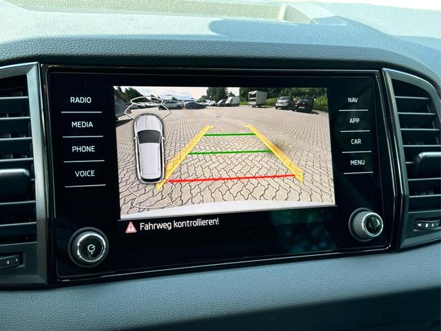 Skoda / Karoq / Grau / / / SHZ+ACC+KESSY+VICO+SMARTLINK+18'' ALU