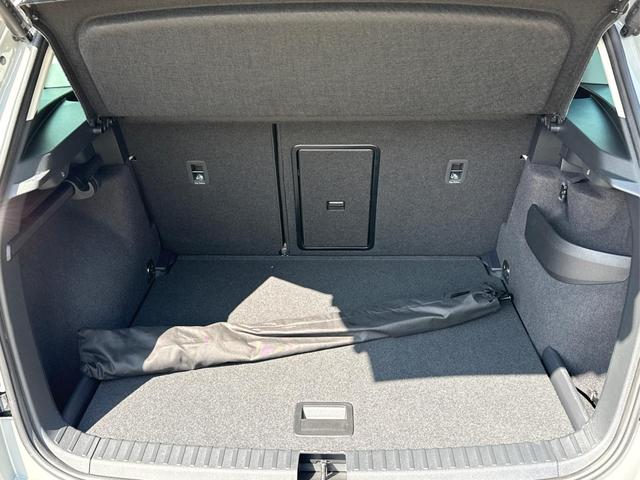 Skoda / Karoq / Grau / / / SHZ+ACC+KESSY+VICO+SMARTLINK+18'' ALU