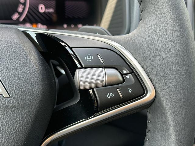 Skoda / Karoq / Grau / / / SHZ+ACC+KESSY+VICO+SMARTLINK+18'' ALU