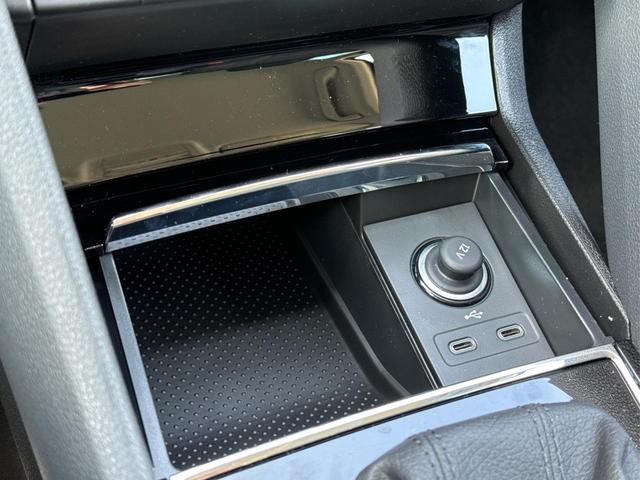 Skoda / Karoq / Grau / / / SHZ+ACC+KESSY+VICO+SMARTLINK+18'' ALU